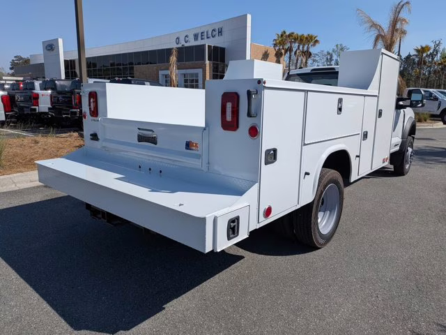 2026 Oxford White Ford Super Duty F-550 DRW XL 4X4 Truck
