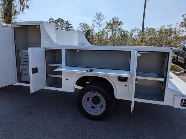 2026 Oxford White Ford Super Duty F-550 DRW XL 4X4 Truck