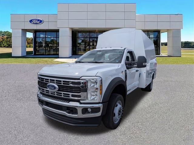 2026 Oxford White Ford Super Duty F-550 DRW XL 4X4 Truck