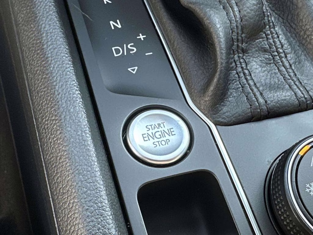 2021 Red Metallic Volkswagen Atlas 3.6L V6 SE w/Technology AWD SUV