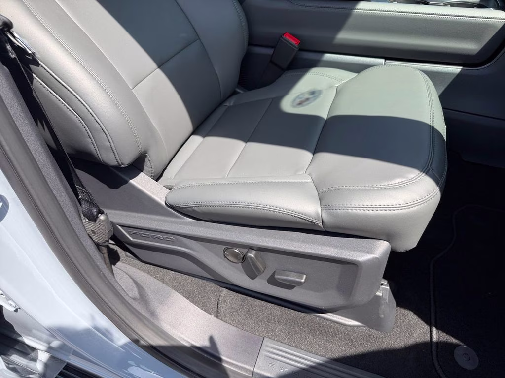 2026 Glacier Gray Metallic Tri-Coat Ford Expedition Max Active w/Black Tuxedo Wrap & 24" Spoke Niche Wheel 4X4 SUV
