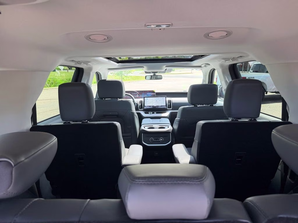 2026 Glacier Gray Metallic Tri-Coat Ford Expedition Max Active w/Black Tuxedo Wrap & 24" Spoke Niche Wheel 4X4 SUV