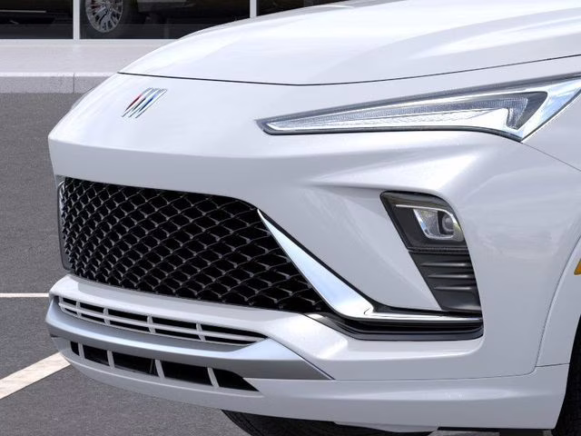 2026 White Frost Tricoat Buick Envista Avenir FWD SUV
