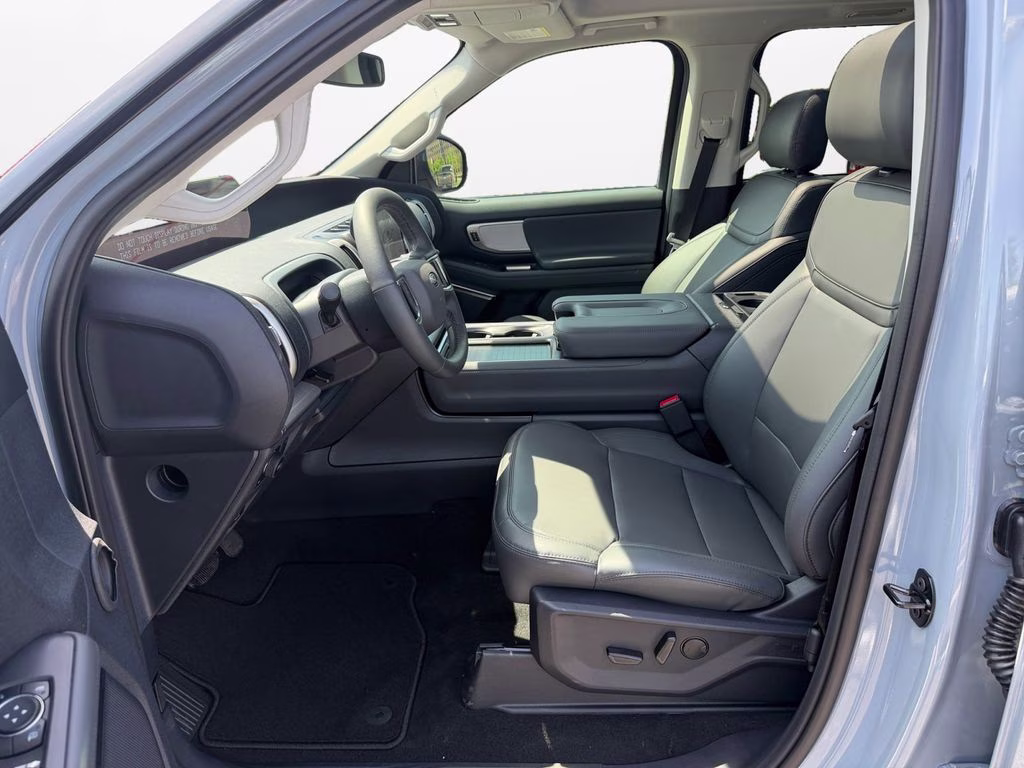 2026 Glacier Gray Metallic Tri-Coat Ford Expedition Max Active w/Black Tuxedo Wrap & 24" Spoke Niche Wheel 4X4 SUV