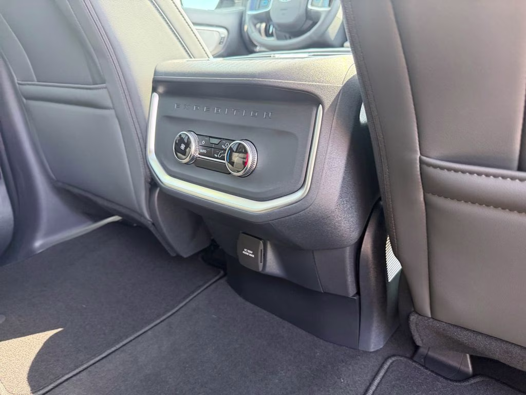 2026 Glacier Gray Metallic Tri-Coat Ford Expedition Max Active w/Black Tuxedo Wrap & 24" Spoke Niche Wheel 4X4 SUV