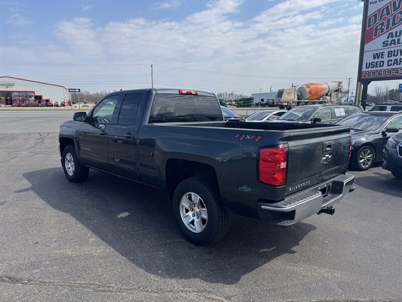 2019 Graphite Metallic Chevrolet Silverado 1500 LD LT 4X4 Truck