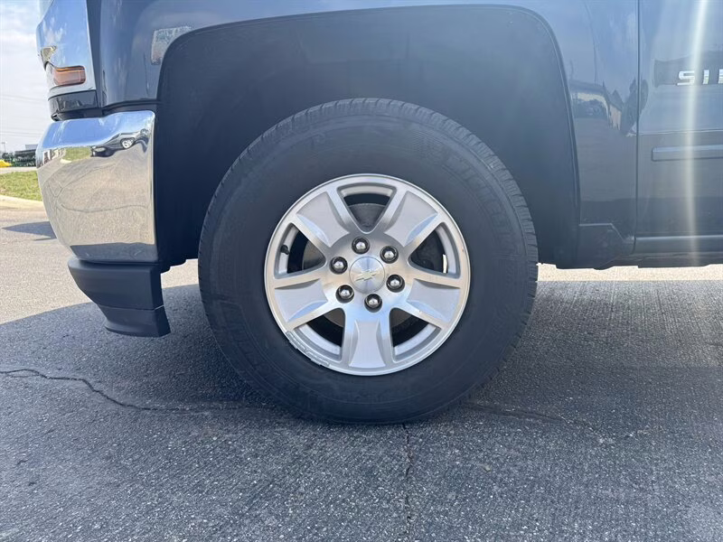 2019 Graphite Metallic Chevrolet Silverado 1500 LD LT 4X4 Truck