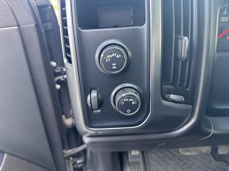 2019 Graphite Metallic Chevrolet Silverado 1500 LD LT 4X4 Truck