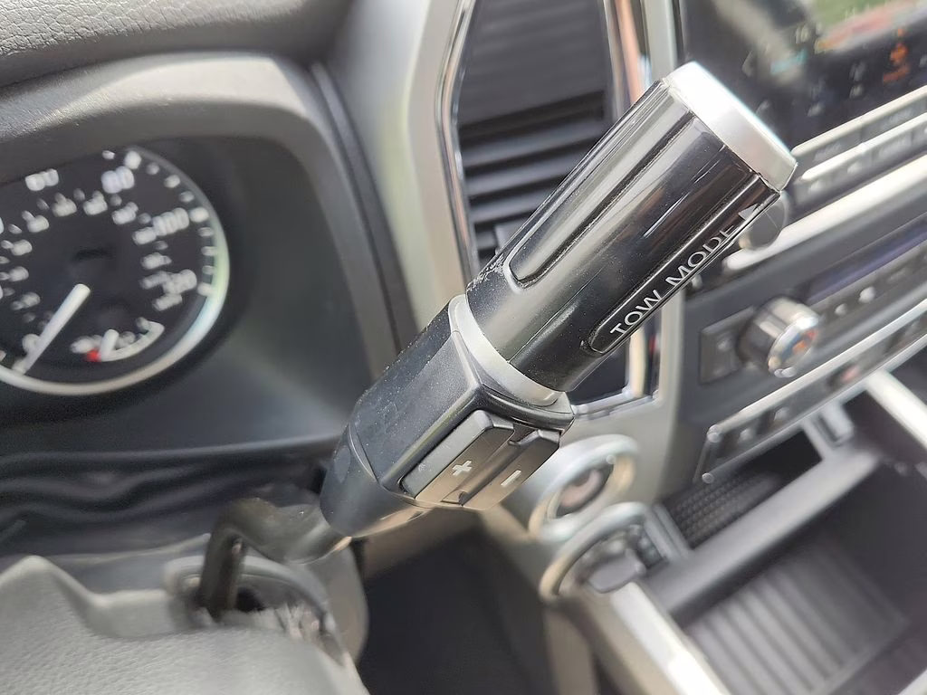 2021 Deep Blue Pearl Metallic Nissan Titan SV 4X4 Truck