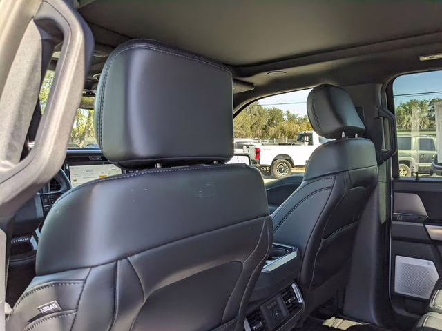 2025 Space White Metallic Ford F-150 Platinum 4X4 Truck