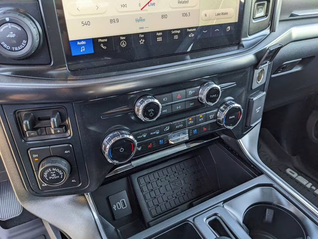 2025 Space White Metallic Ford F-150 Platinum 4X4 Truck