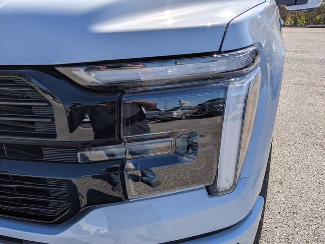 2025 Space White Metallic Ford F-150 Platinum 4X4 Truck