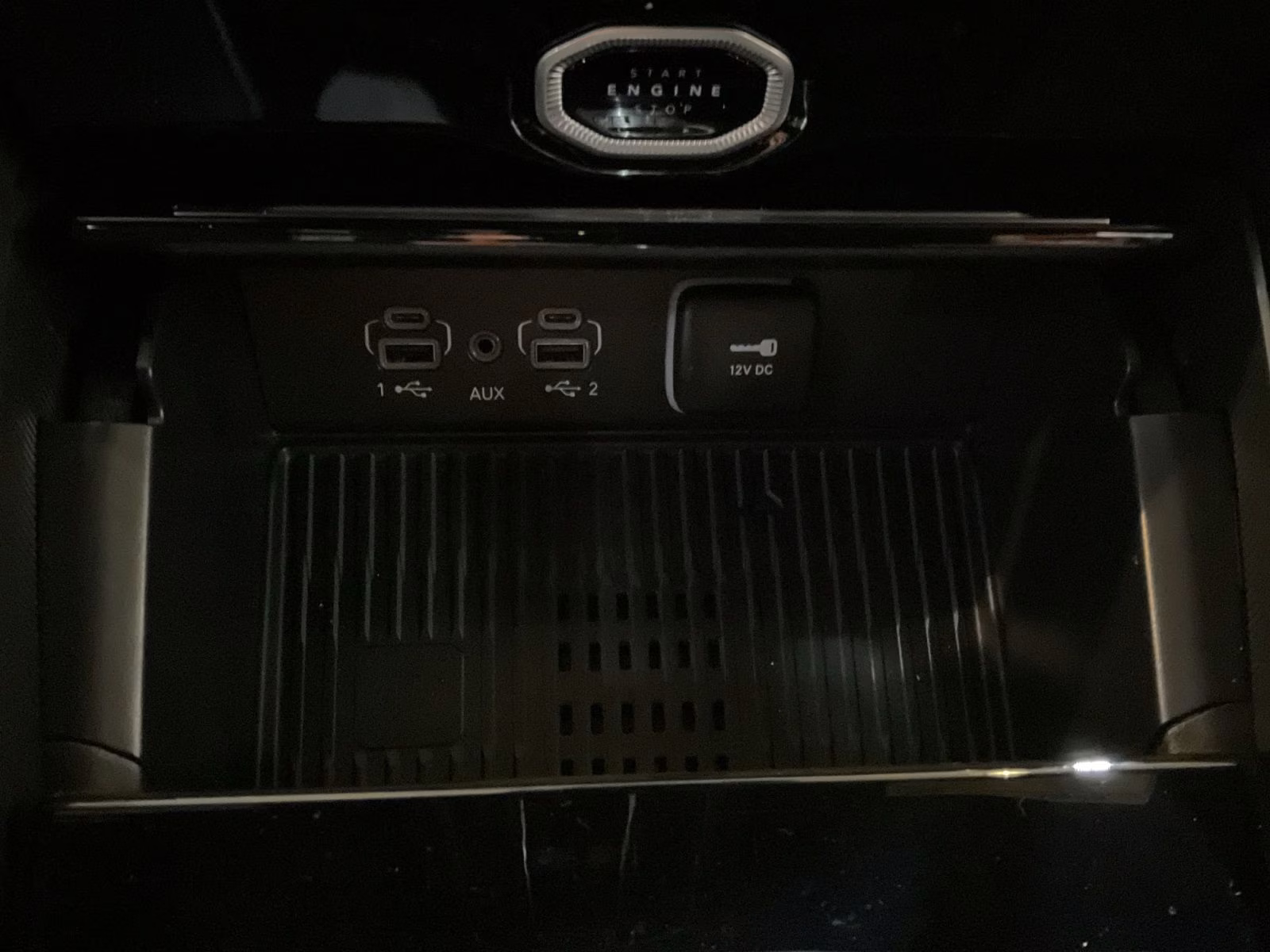 2026 Bright White Clearcoat Jeep Grand Cherokee Laredo 4X4 SUV