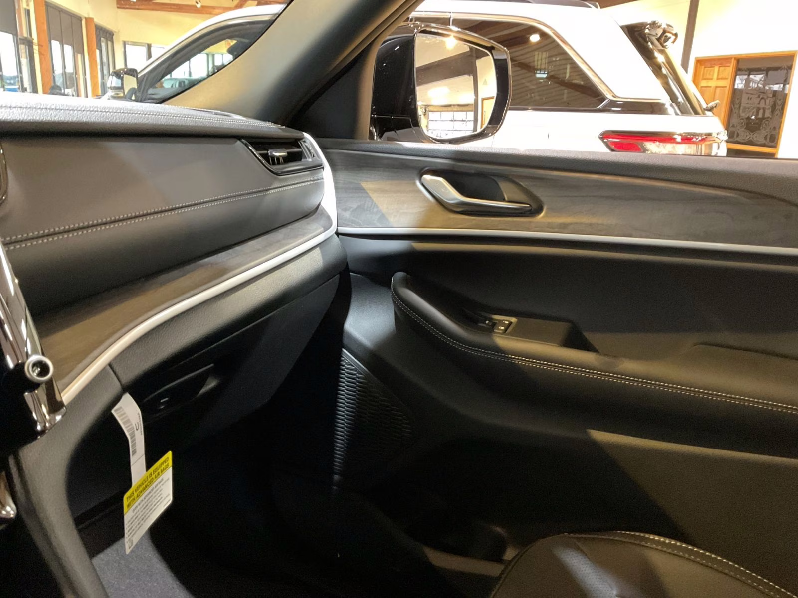 2026 Bright White Clearcoat Jeep Grand Cherokee Laredo 4X4 SUV