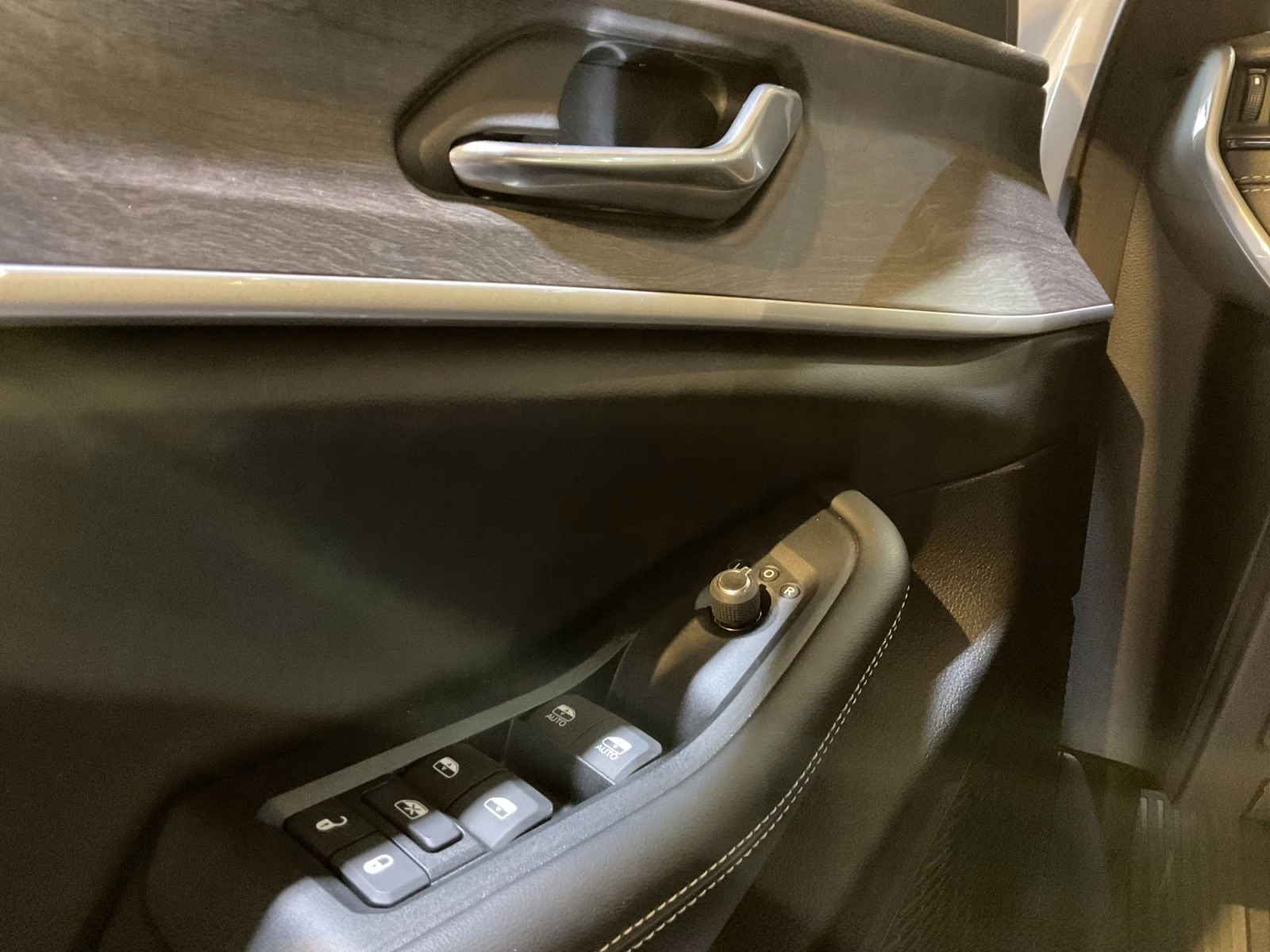 2026 Bright White Clearcoat Jeep Grand Cherokee Laredo 4X4 SUV