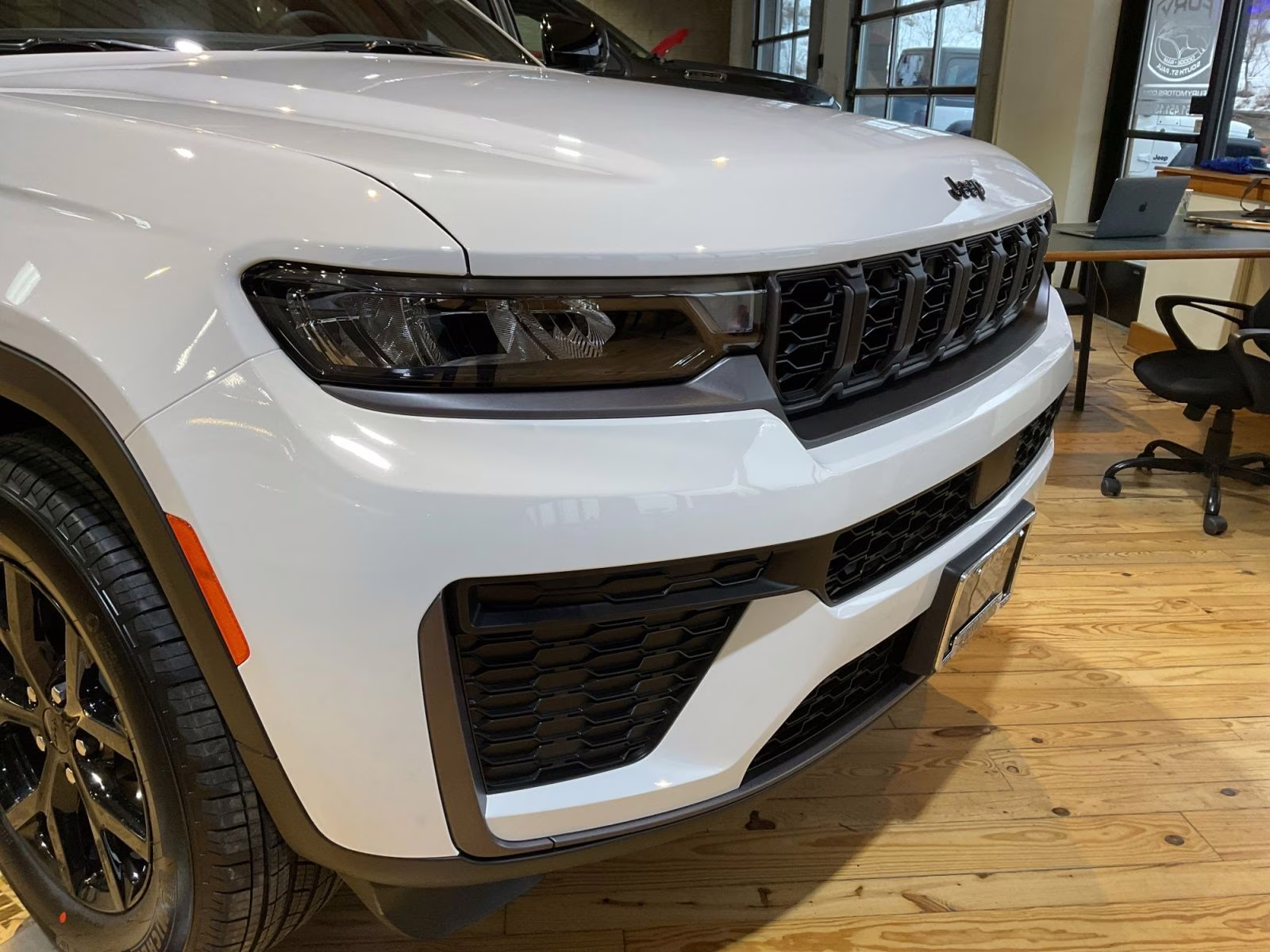 2026 Bright White Clearcoat Jeep Grand Cherokee Laredo 4X4 SUV