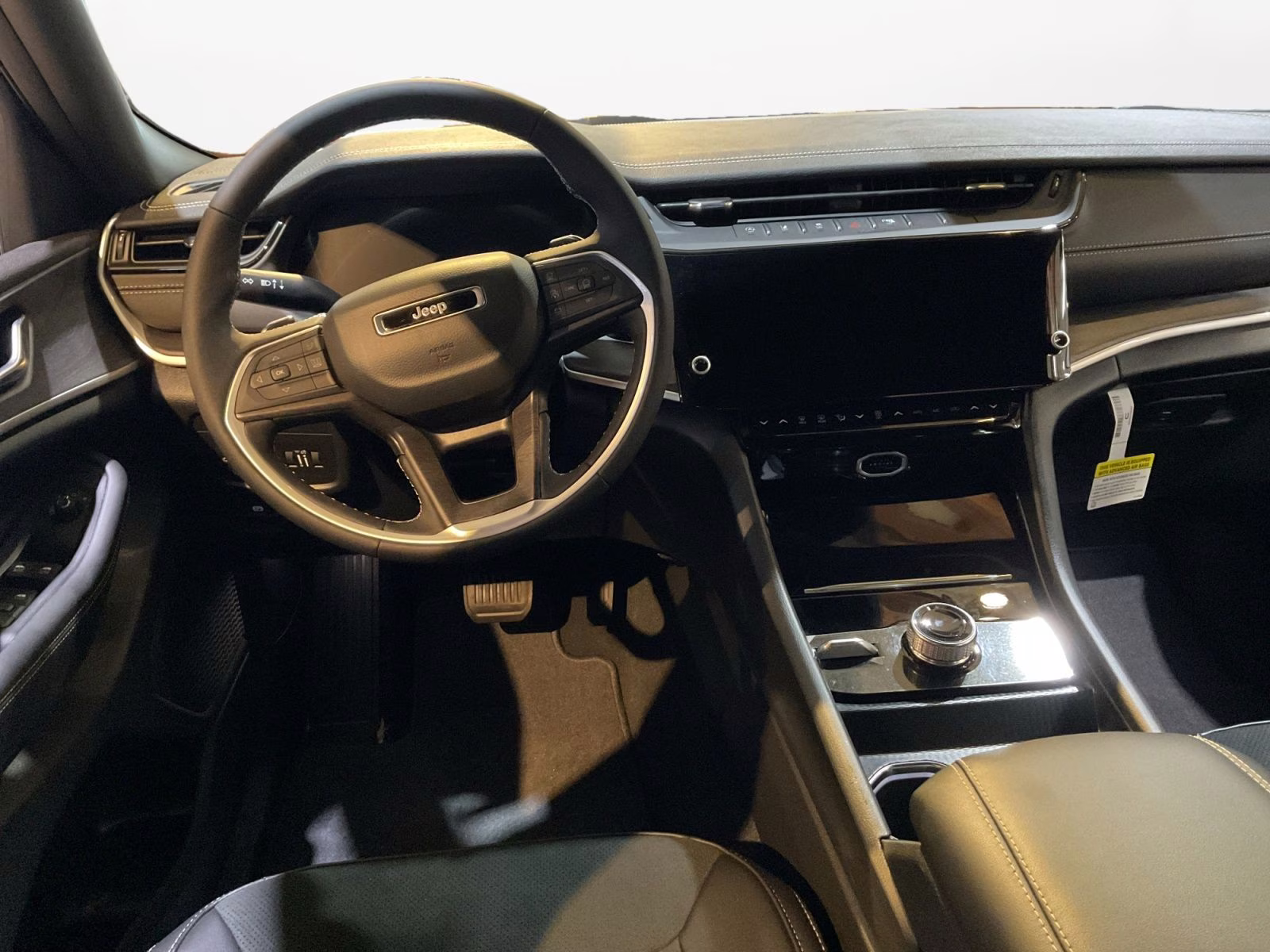 2026 Bright White Clearcoat Jeep Grand Cherokee Laredo 4X4 SUV