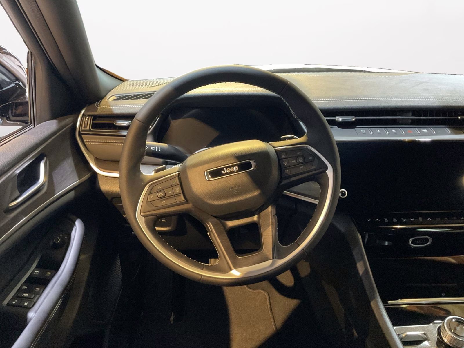 2026 Bright White Clearcoat Jeep Grand Cherokee Laredo 4X4 SUV