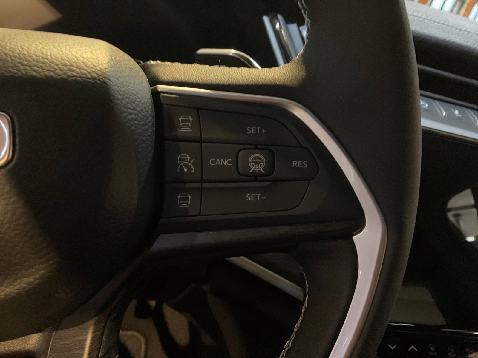 2026 Bright White Clearcoat Jeep Grand Cherokee Laredo 4X4 SUV