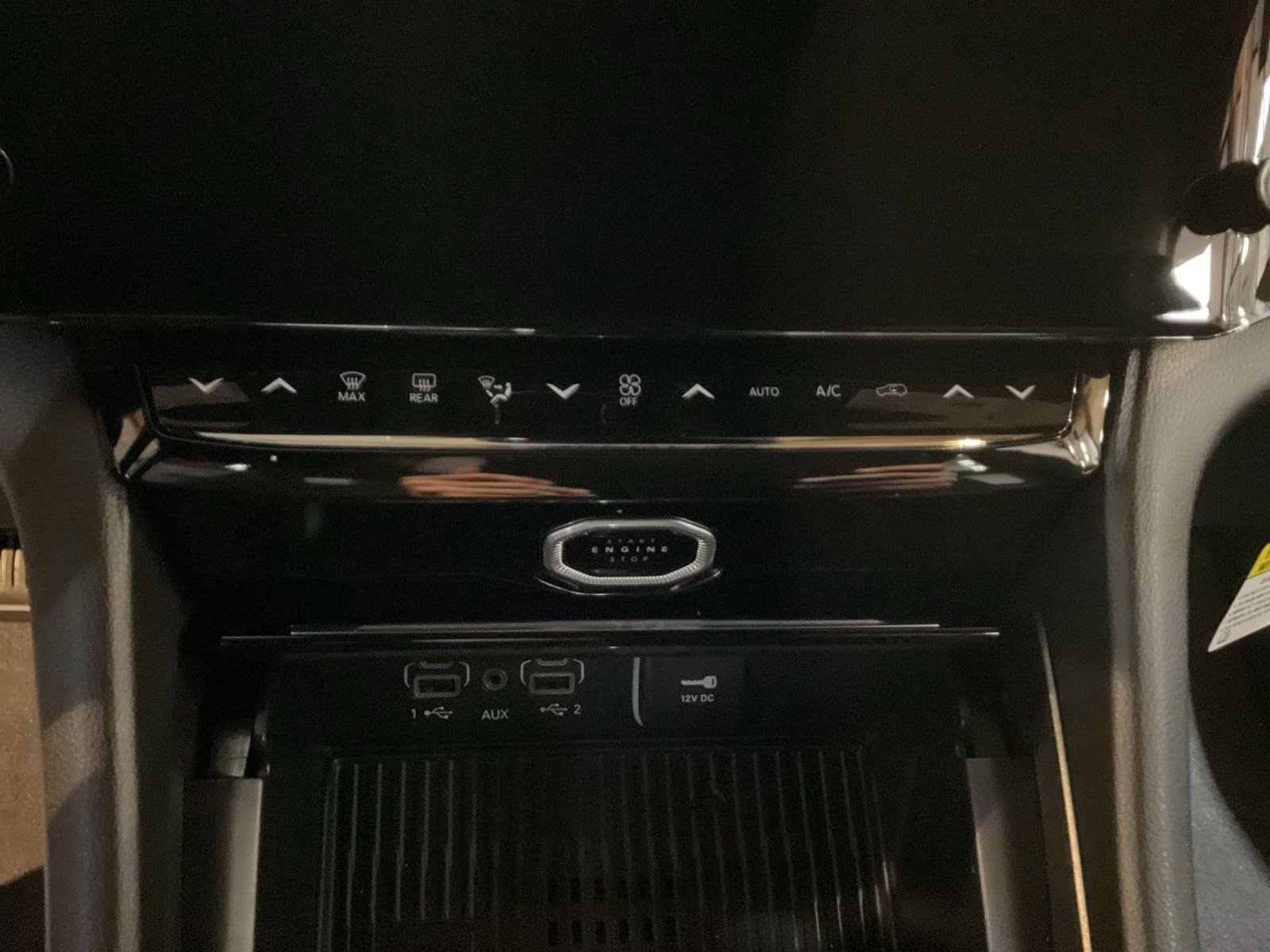 2026 Bright White Clearcoat Jeep Grand Cherokee Laredo 4X4 SUV