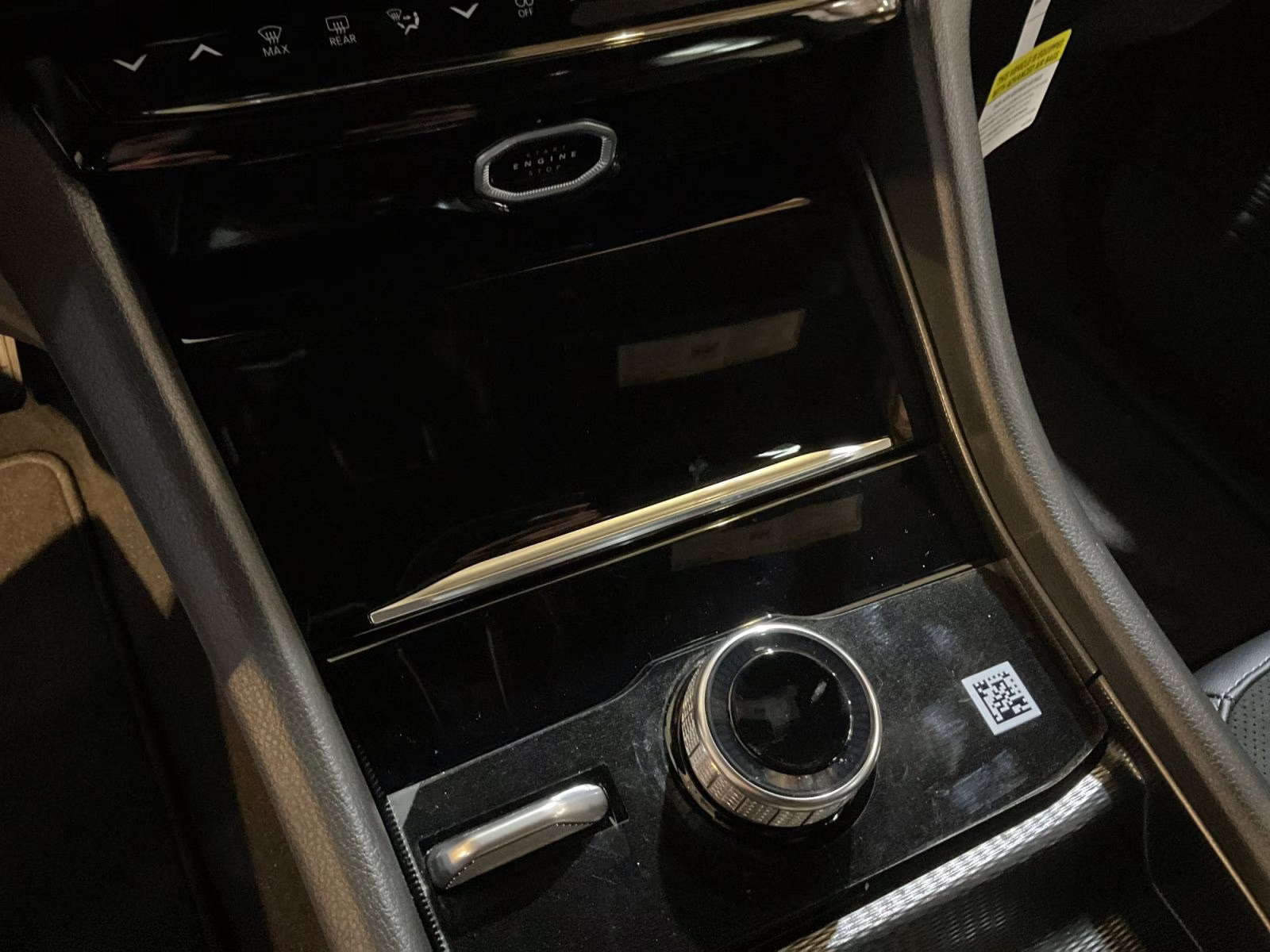 2026 Bright White Clearcoat Jeep Grand Cherokee Laredo 4X4 SUV