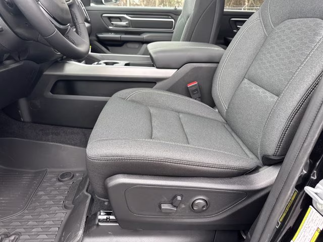 2026 Diamond Black Crystal Pearlcoat Ram 1500 Big Horn 4X4 Truck