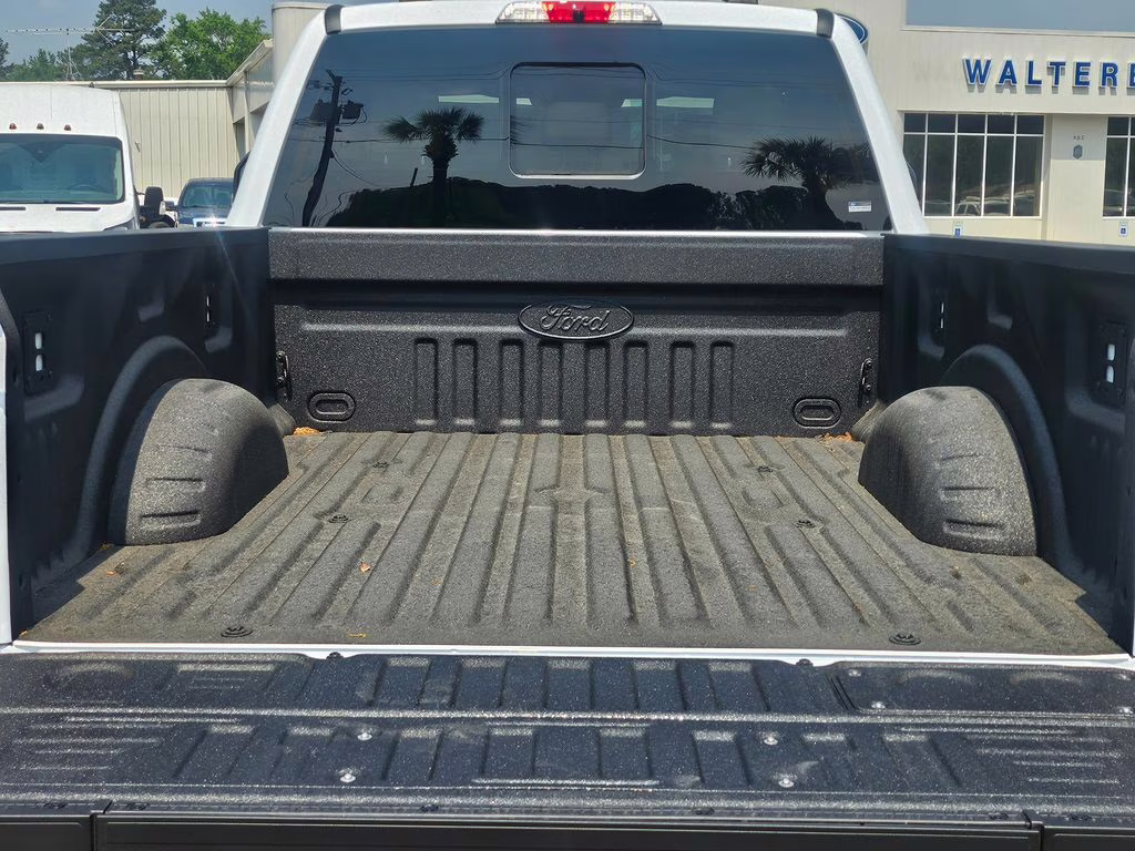 2026 Oxford White Ford Super Duty F-250 SRW Lariat 4X4 Truck