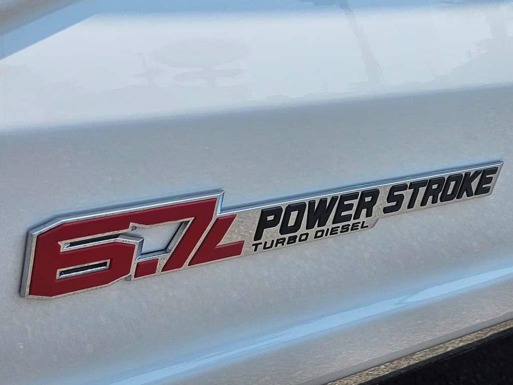 2026 Oxford White Ford Super Duty F-250 SRW Lariat 4X4 Truck