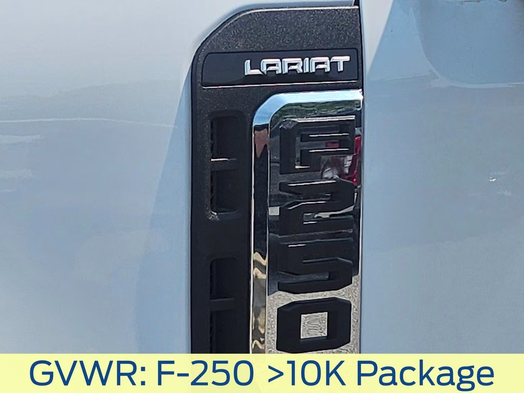 2026 Oxford White Ford Super Duty F-250 SRW Lariat 4X4 Truck