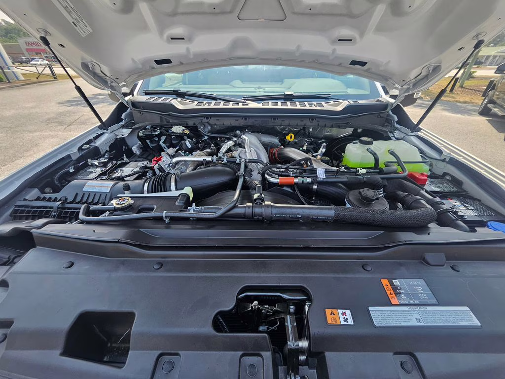 2026 Oxford White Ford Super Duty F-250 SRW Lariat 4X4 Truck