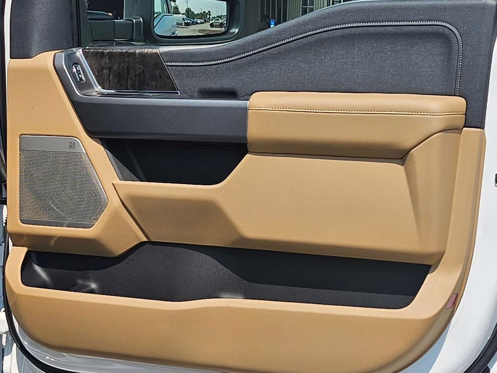 2026 Oxford White Ford Super Duty F-250 SRW Lariat 4X4 Truck