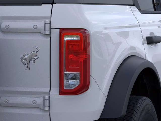 2026 Oxford White Ford Bronco Base 4X4 SUV