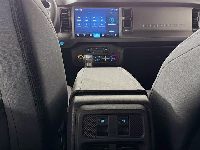 2026 Oxford White Ford Bronco Base 4X4 SUV