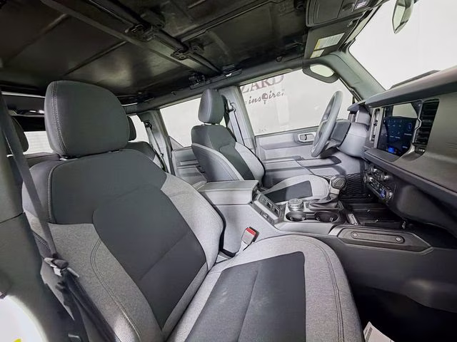 2026 Oxford White Ford Bronco Base 4X4 SUV
