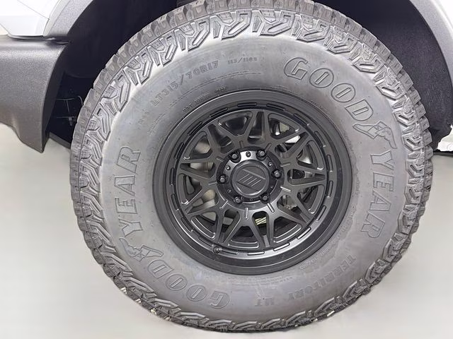 2026 Oxford White Ford Bronco Base 4X4 SUV