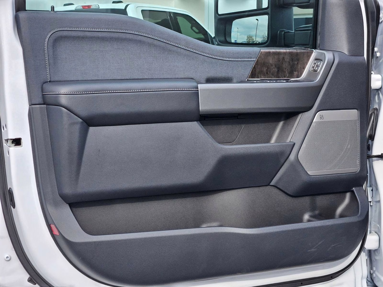 2026 Oxford White Ford Super Duty F-350 SRW Lariat 4X4 Truck