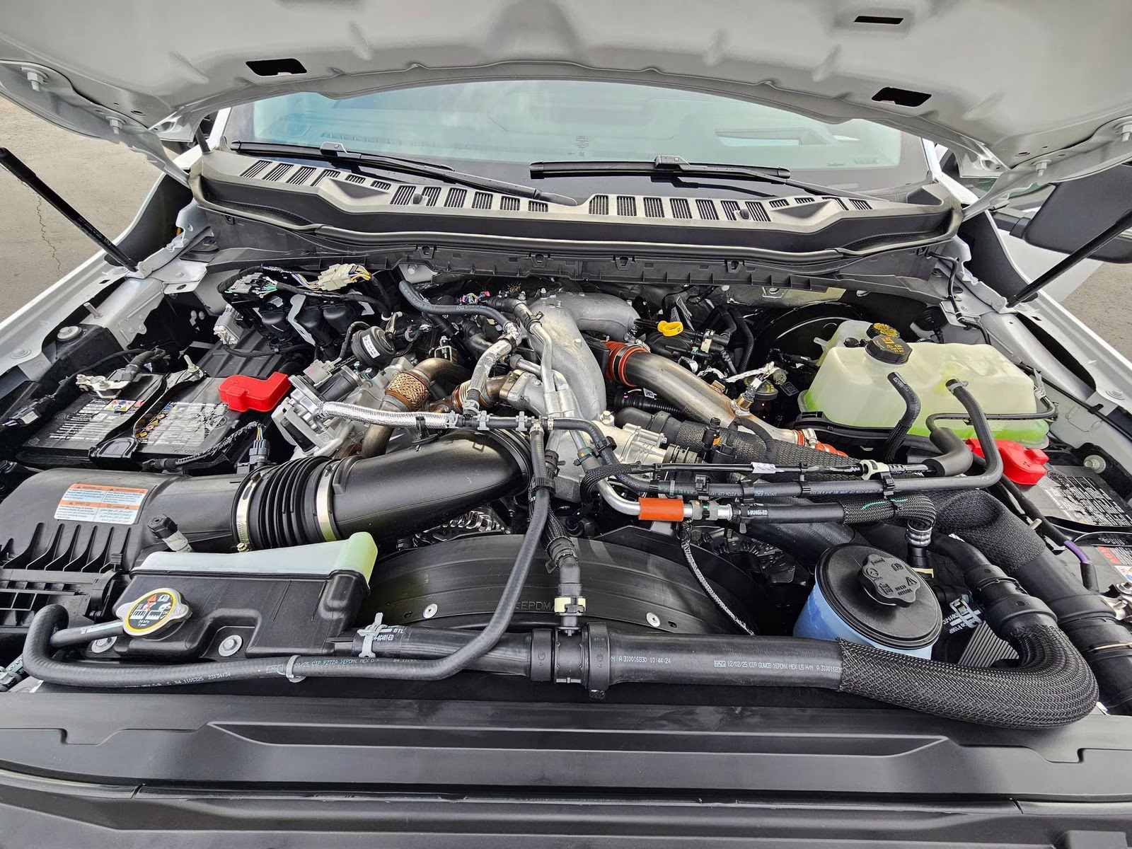 2026 Oxford White Ford Super Duty F-350 SRW Lariat 4X4 Truck