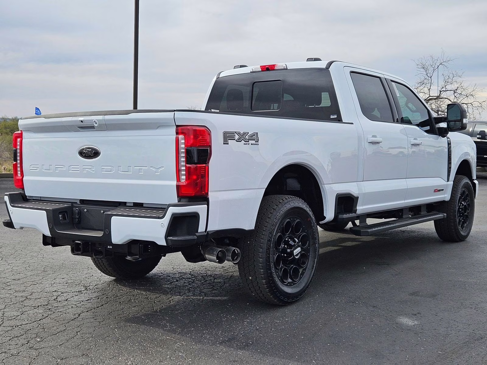 2026 Oxford White Ford Super Duty F-350 SRW Lariat 4X4 Truck