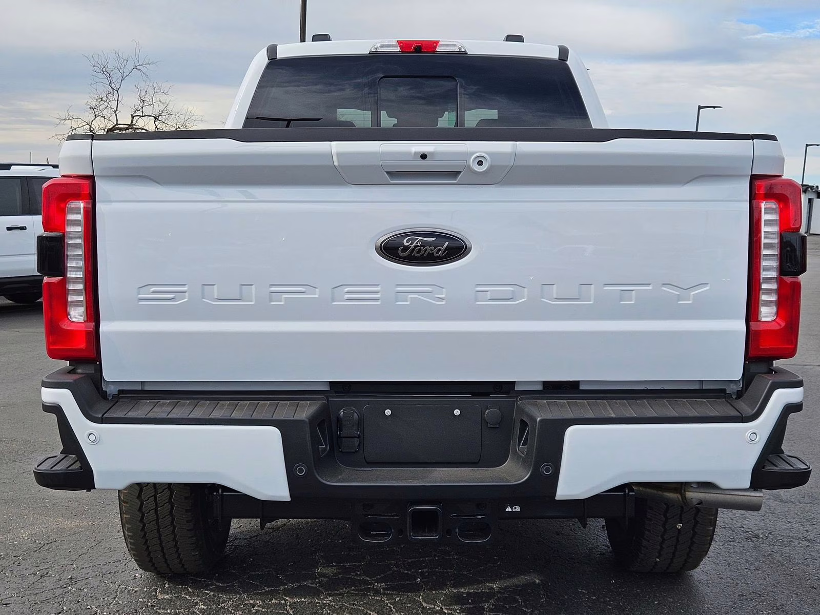 2026 Oxford White Ford Super Duty F-350 SRW Lariat 4X4 Truck