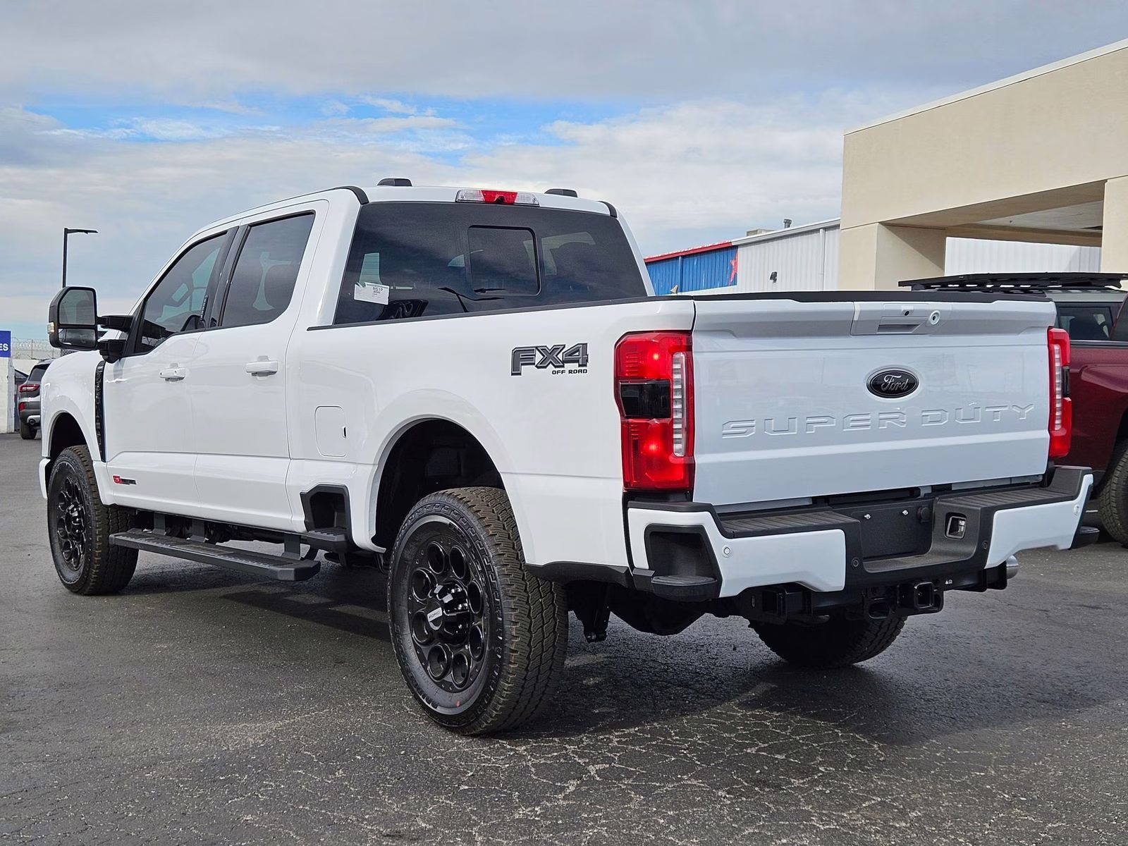 2026 Oxford White Ford Super Duty F-350 SRW Lariat 4X4 Truck