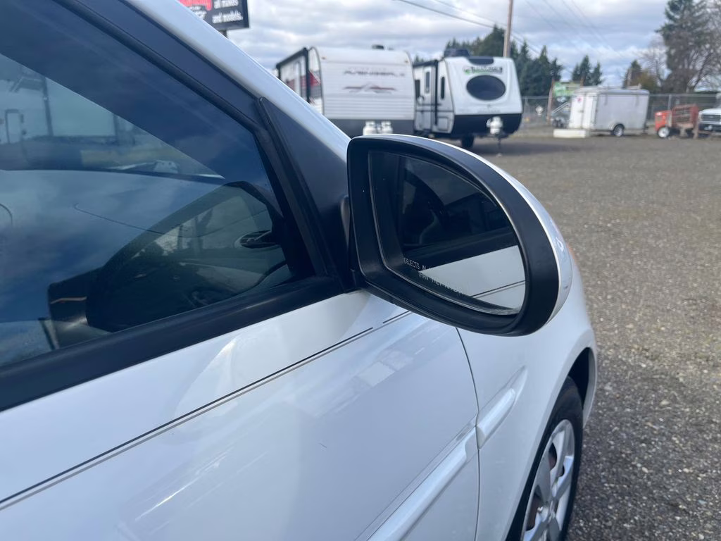 2009 Nordic White Hyundai Accent GLS FWD Sedan