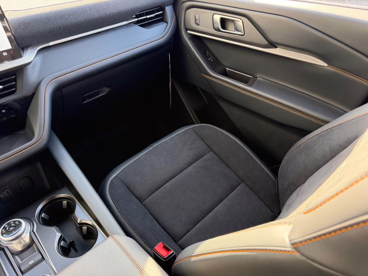 2026 Star White Metallic Tri-Coat Ford Explorer Tremor 4X4 SUV