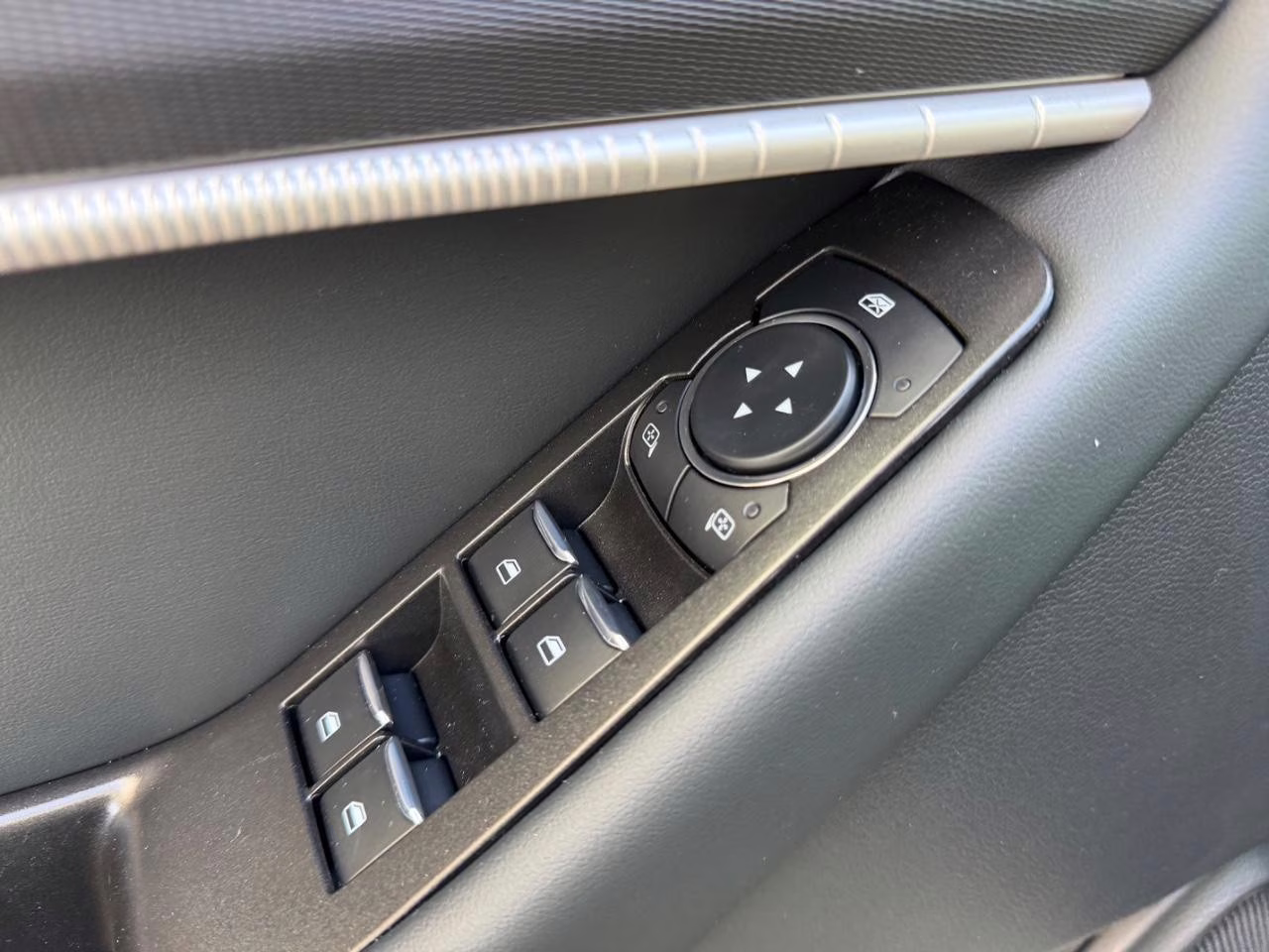 2026 Star White Metallic Tri-Coat Ford Explorer Tremor 4X4 SUV