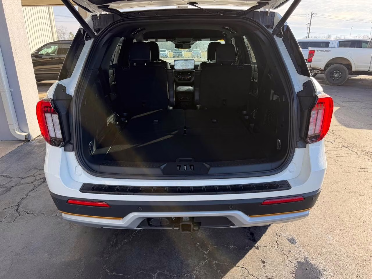 2026 Star White Metallic Tri-Coat Ford Explorer Tremor 4X4 SUV