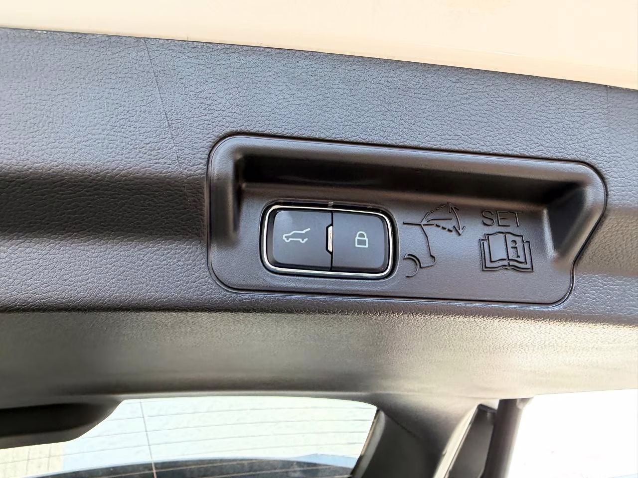 2026 Star White Metallic Tri-Coat Ford Explorer Tremor 4X4 SUV