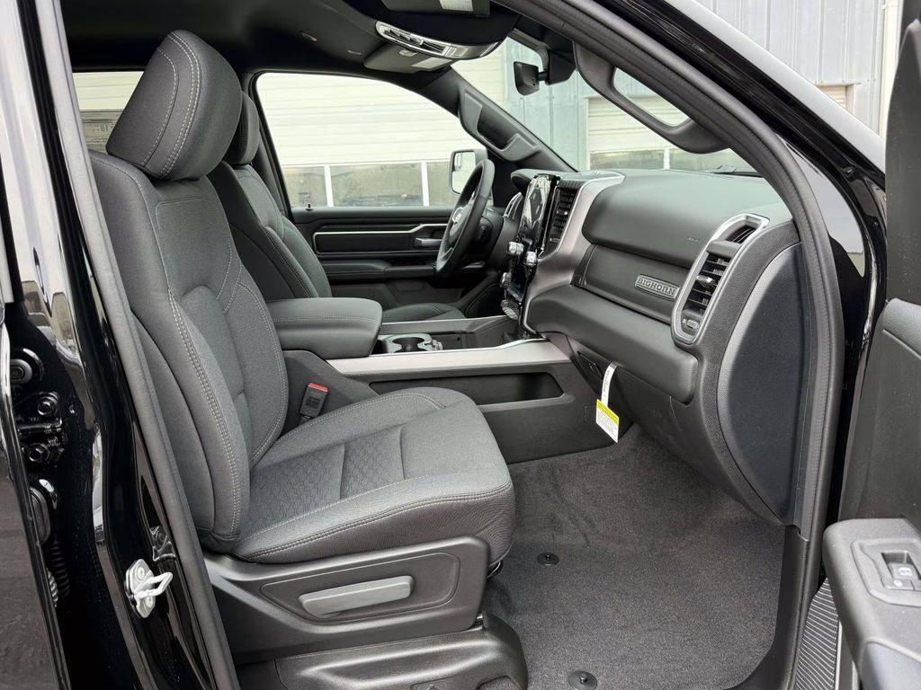 2026 Diamond Black Crystal Pearlcoat Ram 1500 Big Horn/Lone Star 4X4 Truck