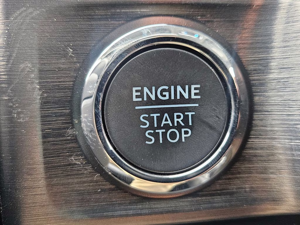 2026 Avalanche Ford Super Duty F-250 SRW Lariat 4X4 Truck