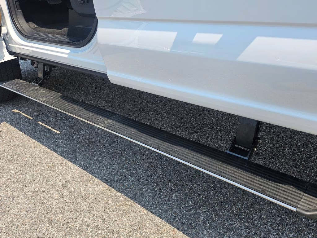 2026 Oxford White Ford Super Duty F-250 SRW Lariat 4X4 Truck