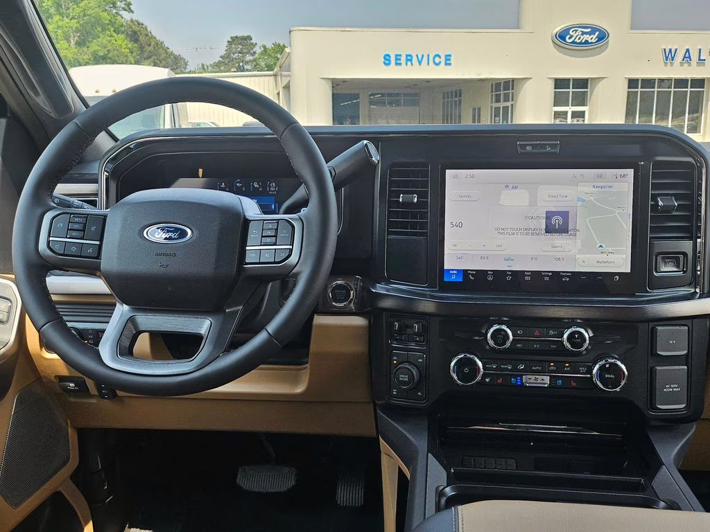 2026 Oxford White Ford Super Duty F-250 SRW Lariat 4X4 Truck