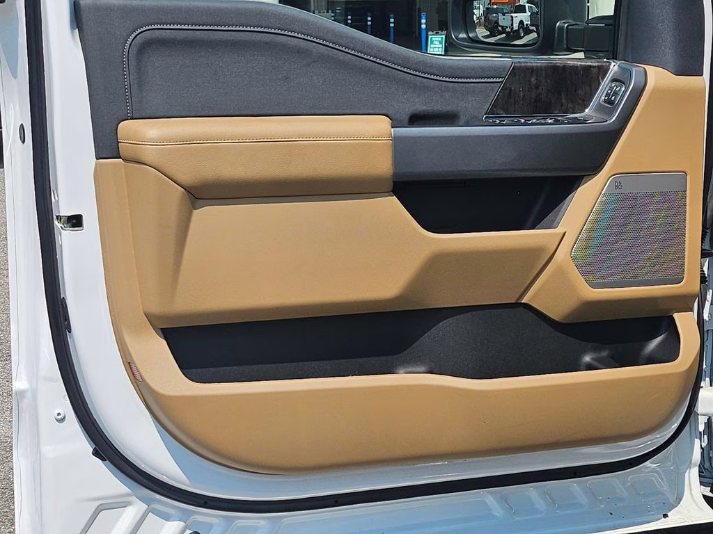 2026 Oxford White Ford Super Duty F-250 SRW Lariat 4X4 Truck